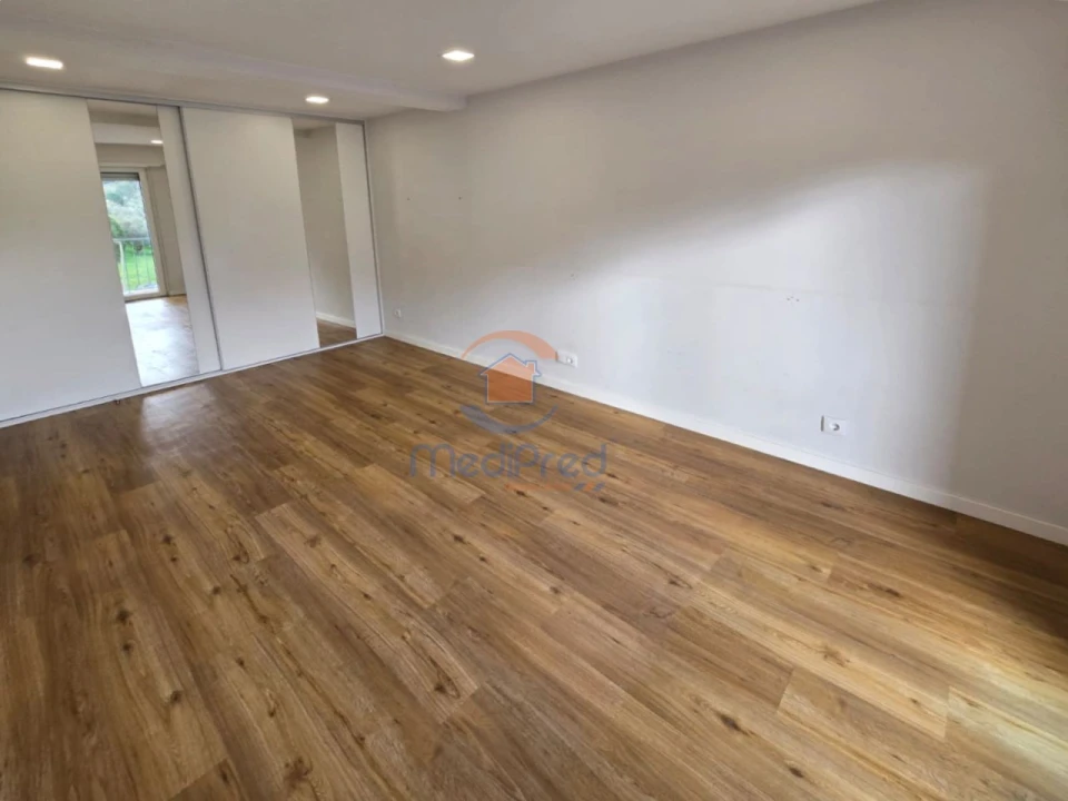 Apartamento T2 para Venda em Pontinha e Famões Foto 22