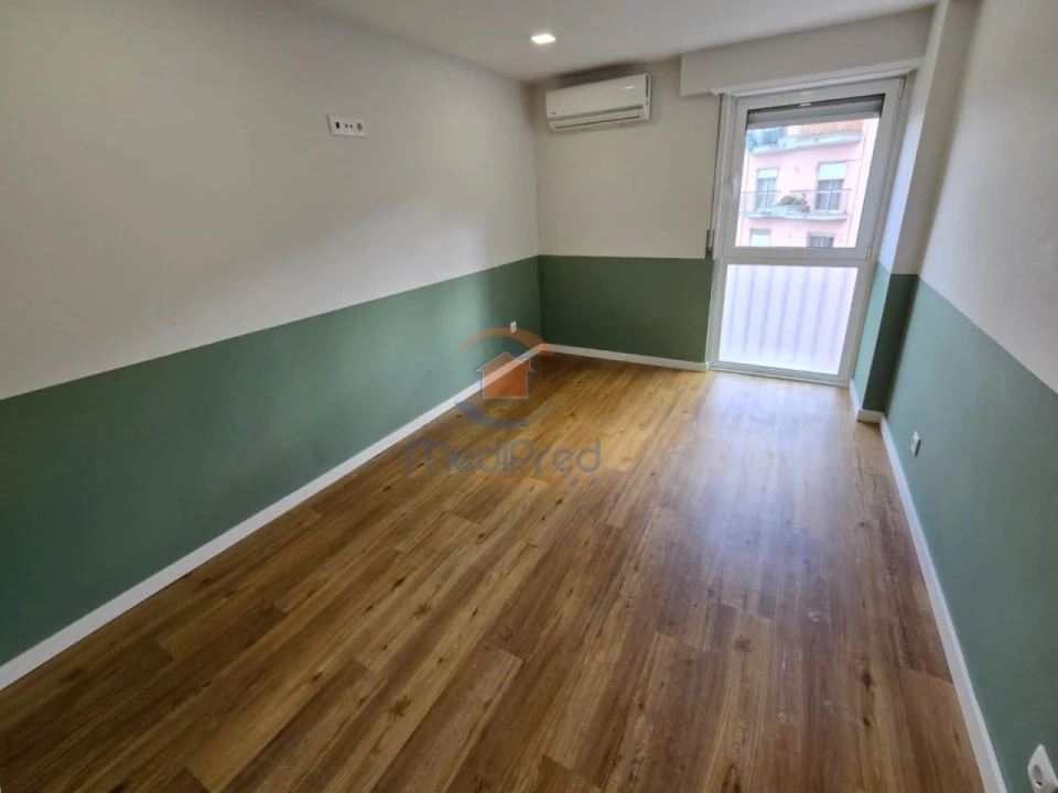 Apartamento T2 para Venda em Pontinha e Famões Foto 23