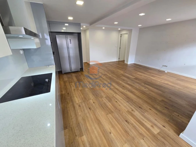 Apartamento T2 para Venda em Pontinha e Famões Foto 5