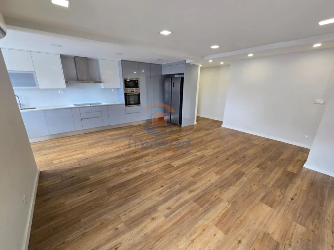 Apartamento T2 para Venda em Pontinha e Famões Foto 12