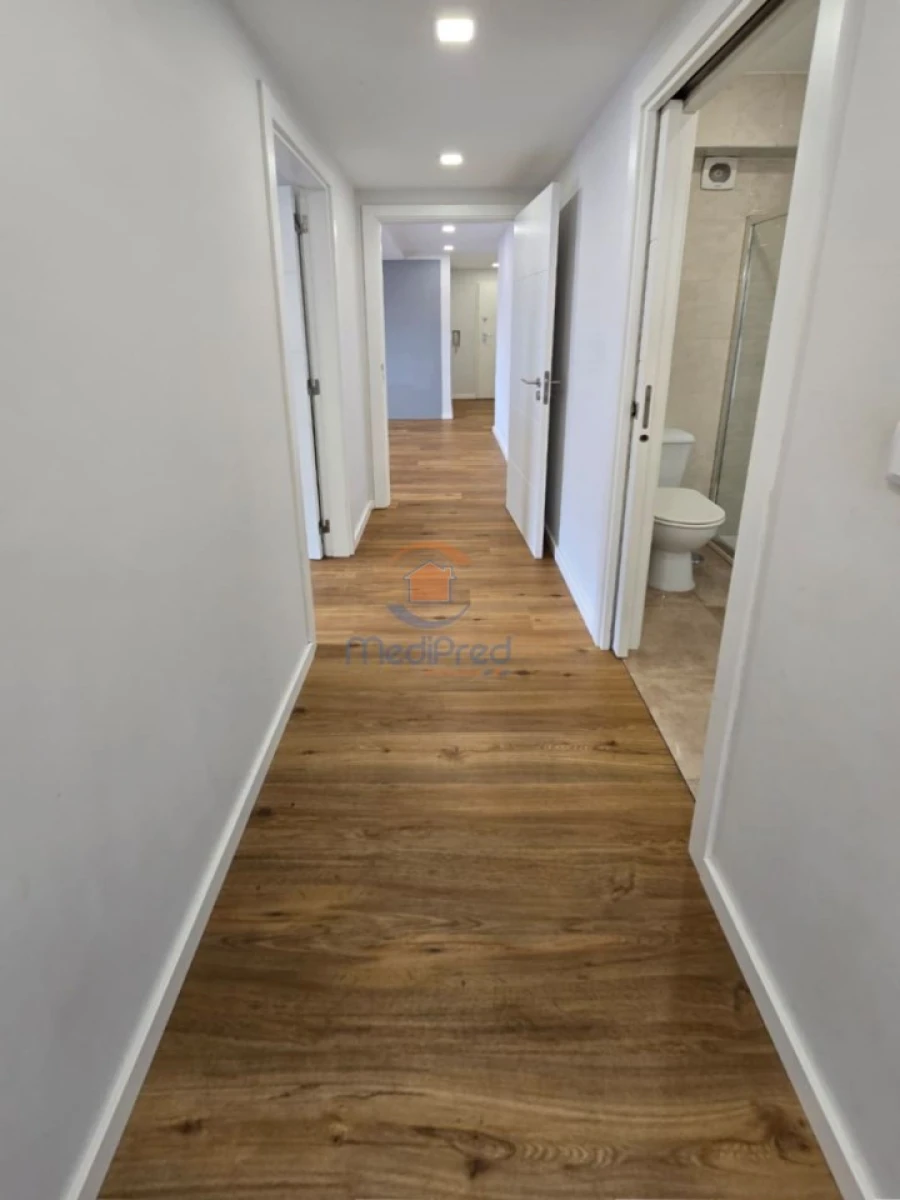 Apartamento T2 para Venda em Pontinha e Famões Foto 26