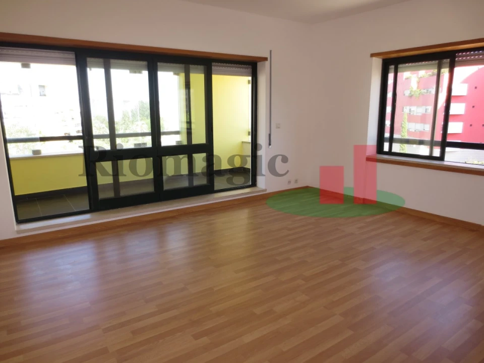 Apartamento T2 para Arrendamento em Parque das Nações Foto 3