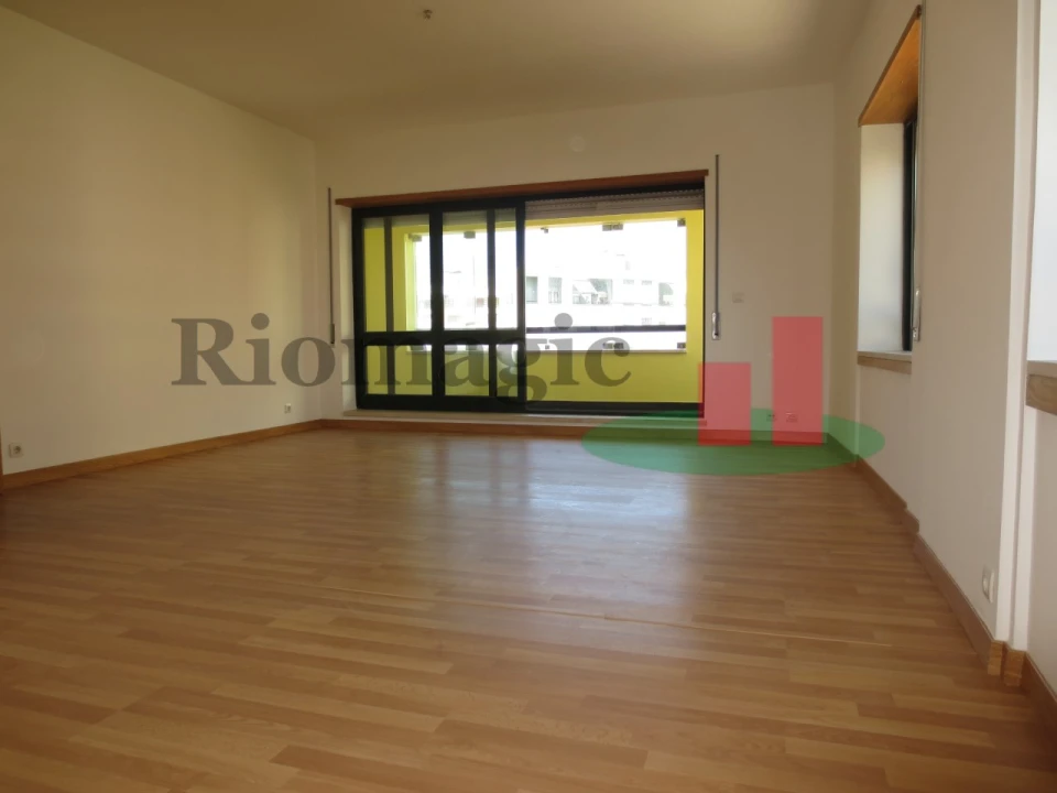 Apartamento T2 para Arrendamento em Parque das Nações Foto 4