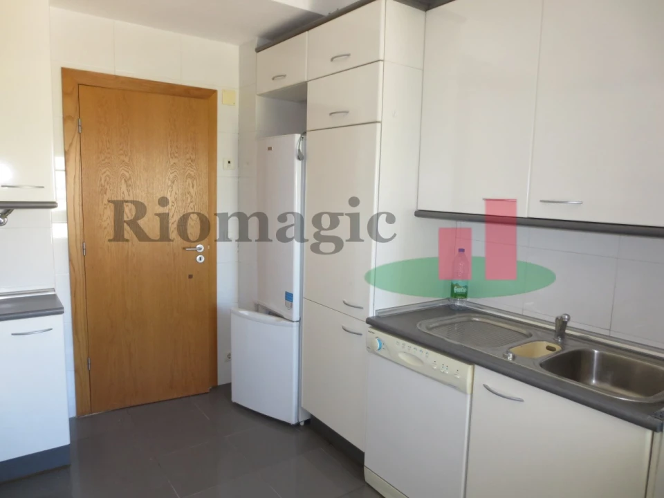 Apartamento T2 para Arrendamento em Parque das Nações Foto 8