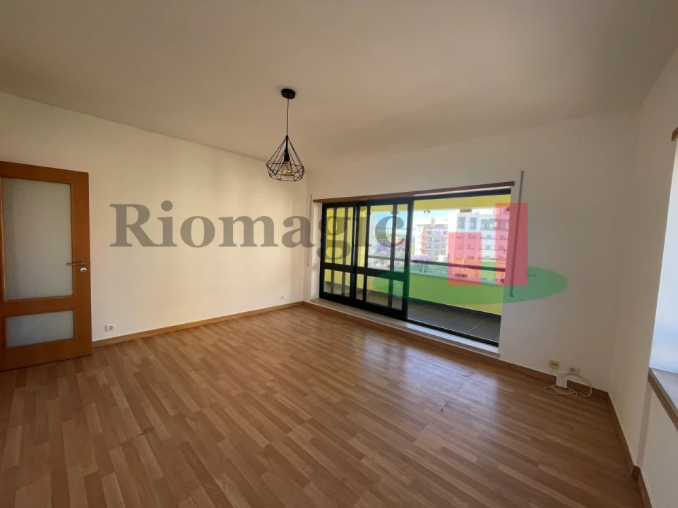 Apartamento T3 para Arrendamento em Parque das Nações Foto 3