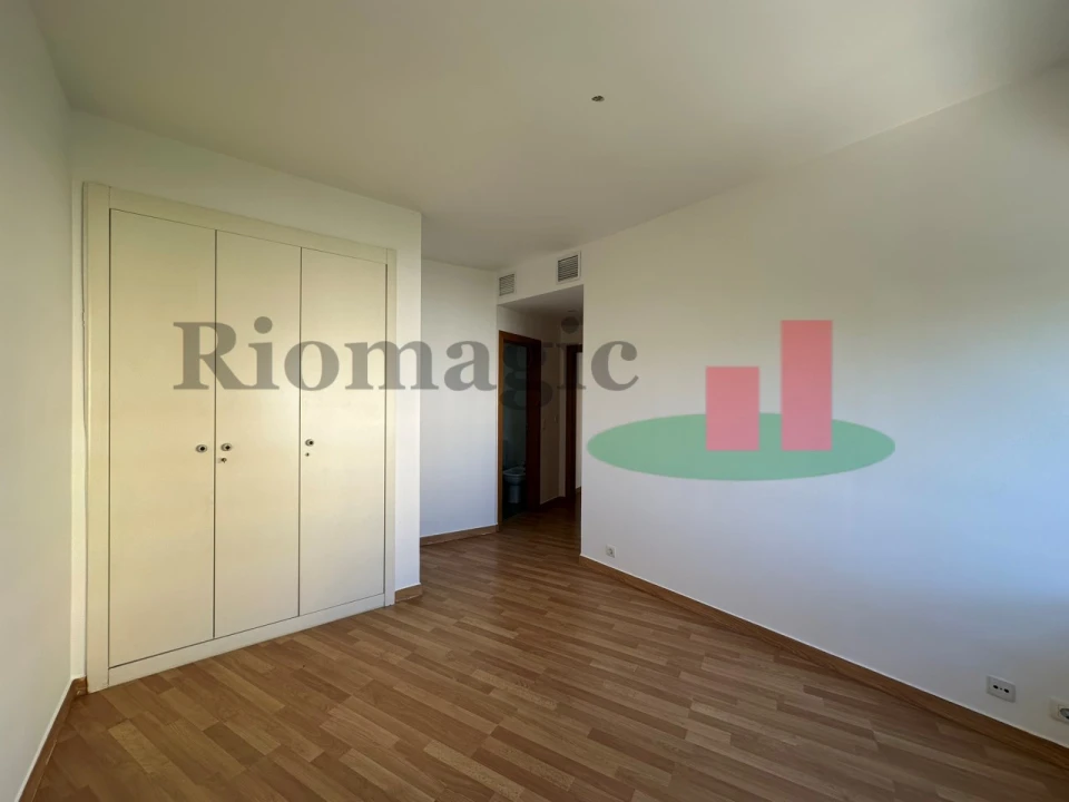 Apartamento T3 para Arrendamento em Parque das Nações Foto 8