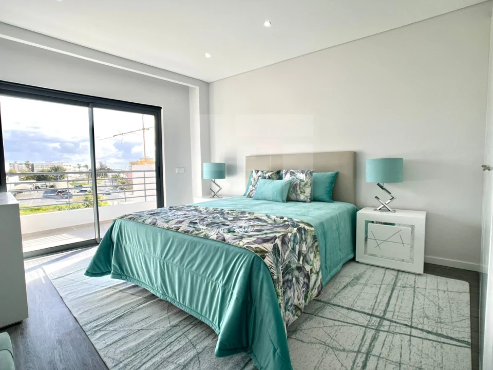 Apartamento T4 para Venda em Quelfes Foto 5