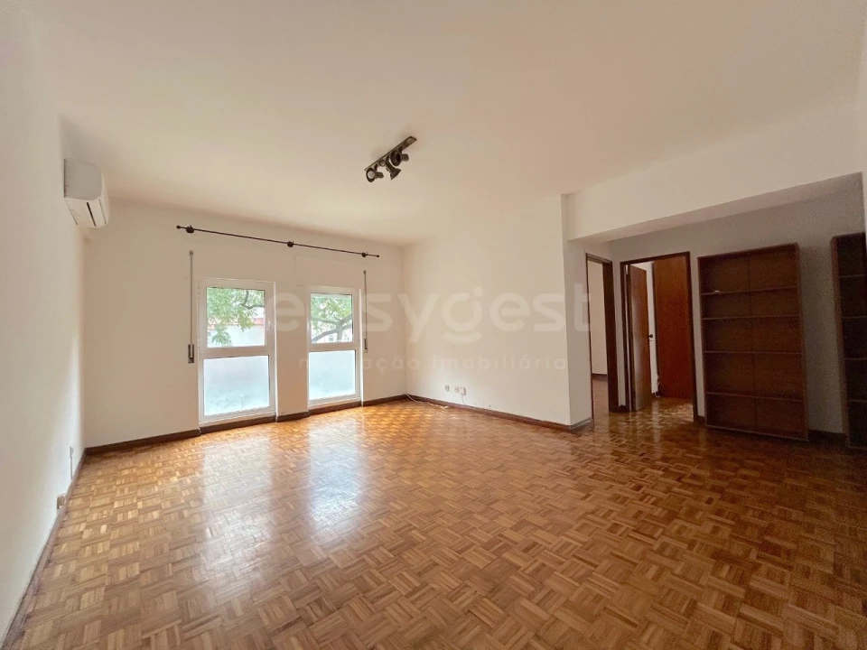 Apartamento T3 para Venda em Carnide Foto 3