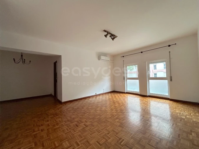 Apartamento T3 para Venda em Carnide Foto 2