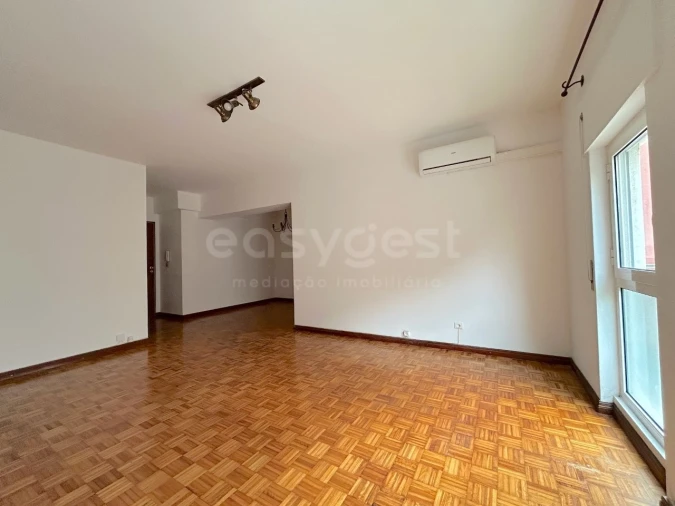 Apartamento T3 para Venda em Carnide Foto 4