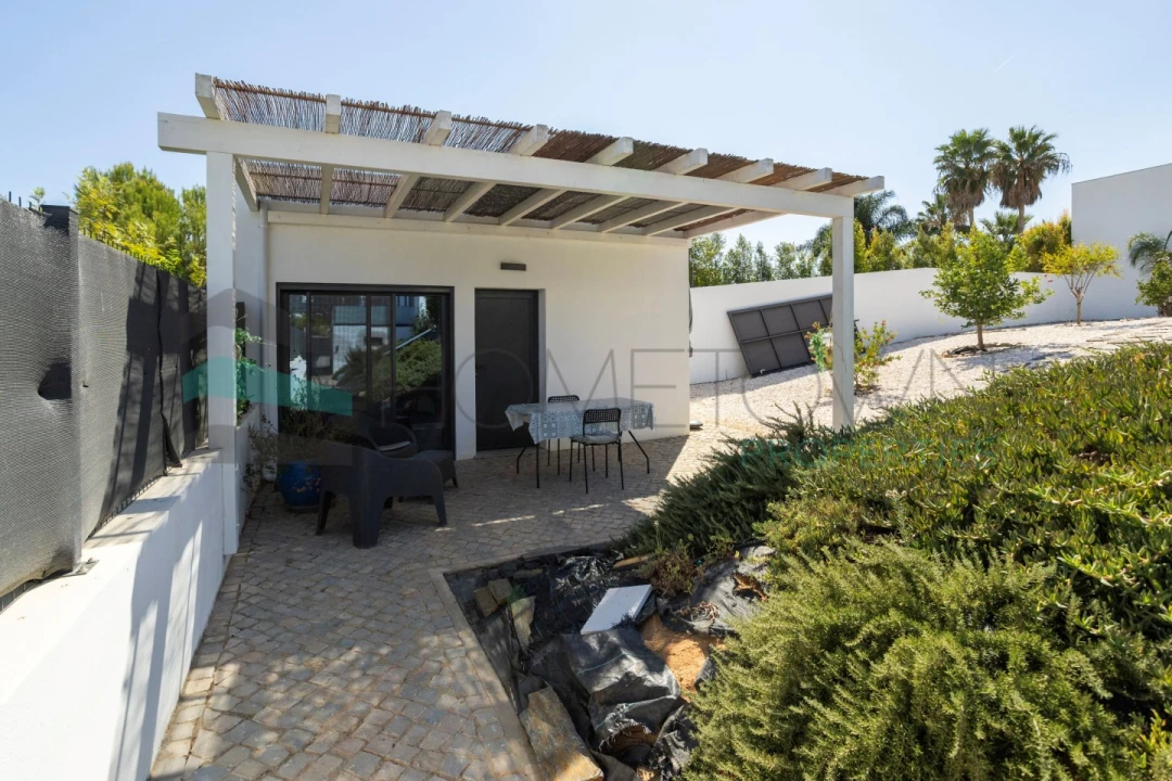 Moradia T3 para Venda em Quelfes Foto 30