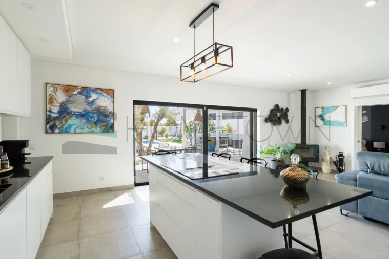 Moradia T3 para Venda em Quelfes Foto 12