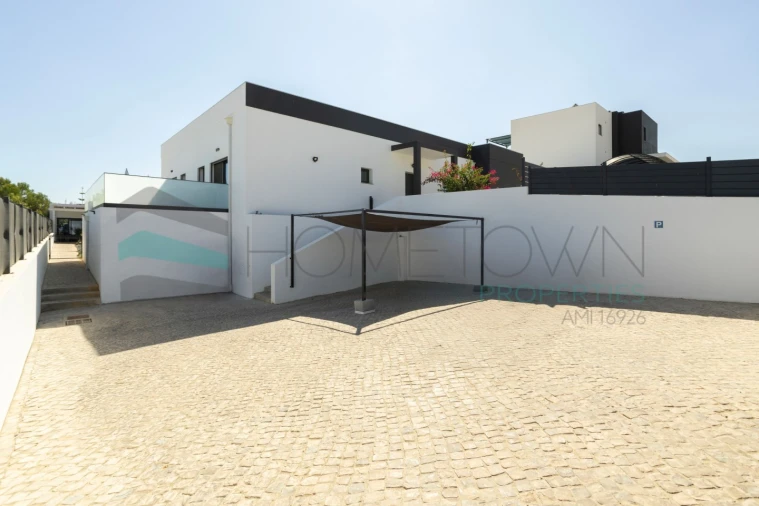 Moradia T3 para Venda em Quelfes Foto 32