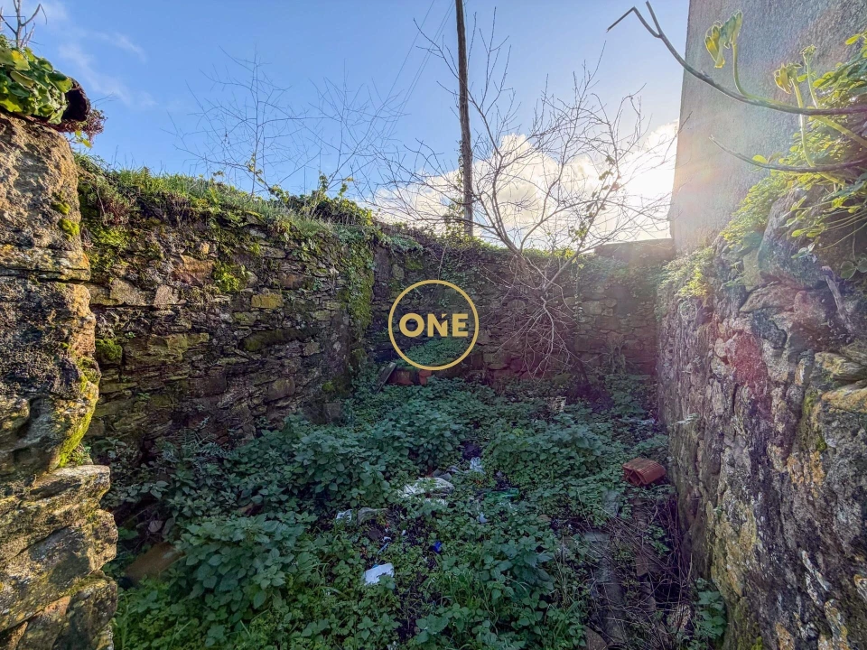 Moradia T2 para Venda em Santo Quintino Foto 16