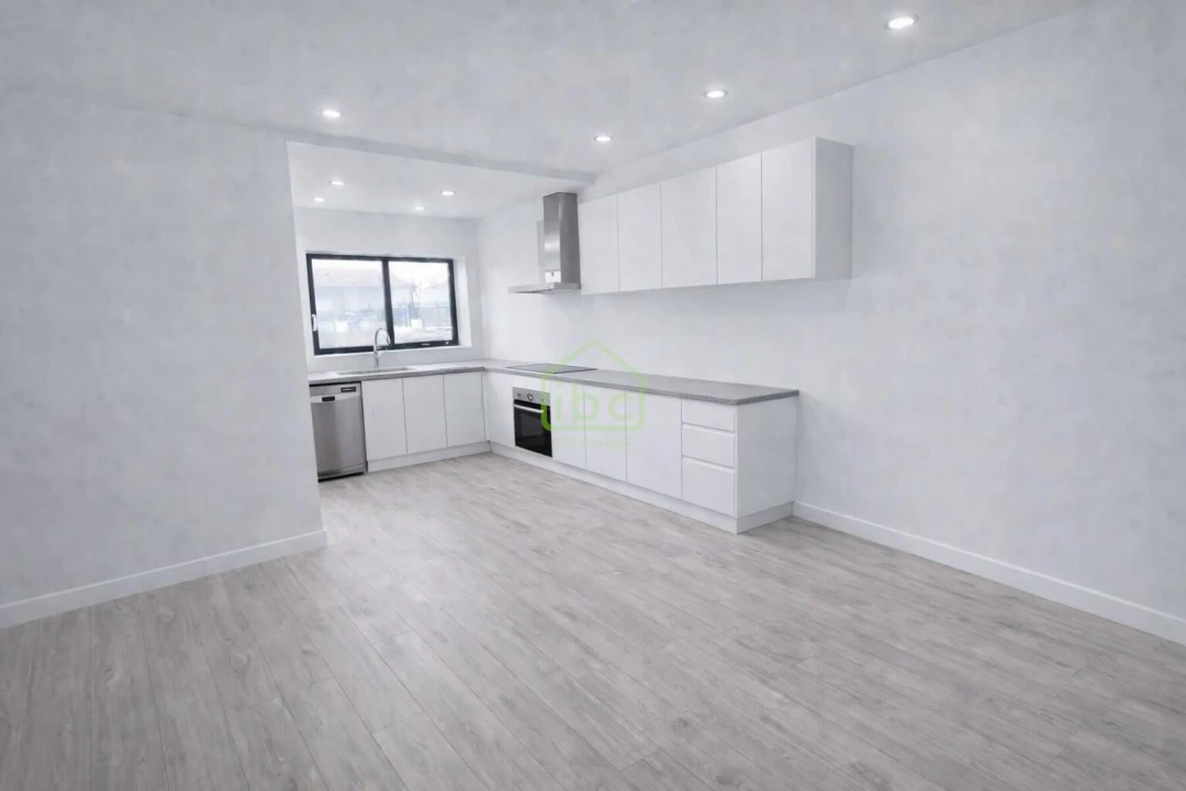 Moradia T5 para Venda em Azurara Foto 14