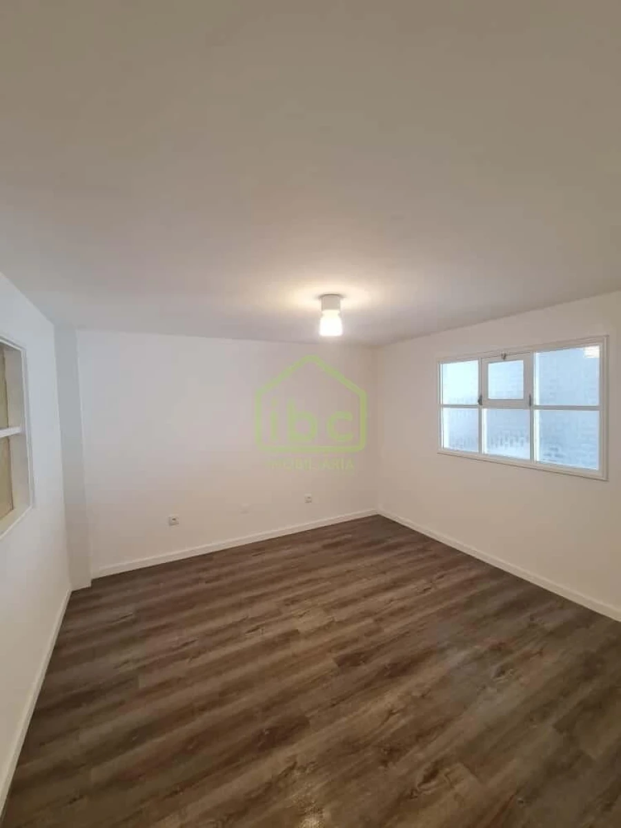 Moradia T5 para Venda em Azurara Foto 11