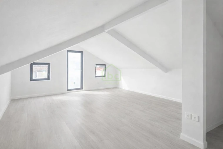 Moradia T5 para Venda em Azurara Foto 11