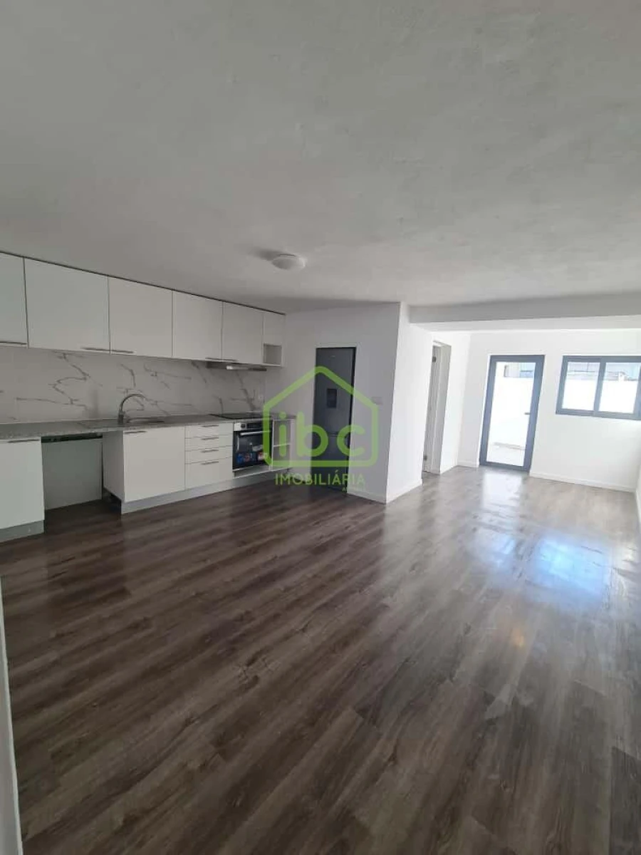 Moradia T5 para Venda em Azurara Foto 1