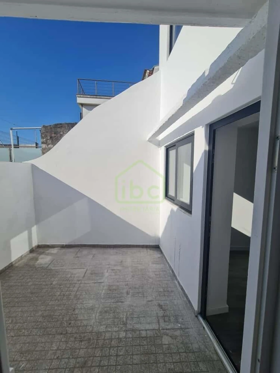 Moradia T5 para Venda em Azurara Foto 8