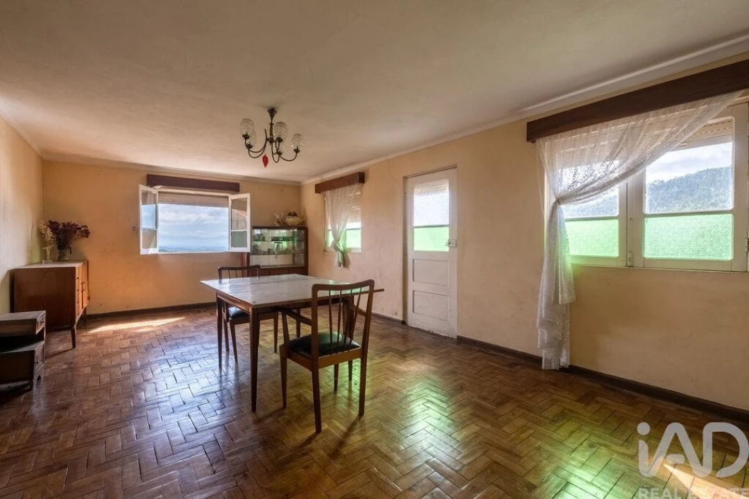 Moradia T5 para Venda em Trezoi Foto 9