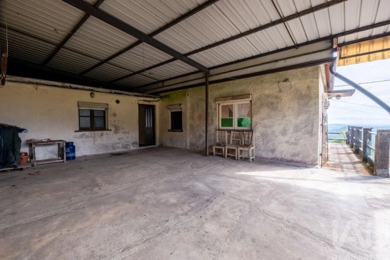 Moradia T5 para Venda em Trezoi Foto 26