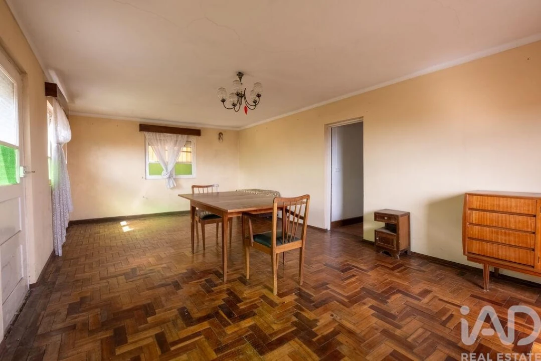 Moradia T5 para Venda em Trezoi Foto 11