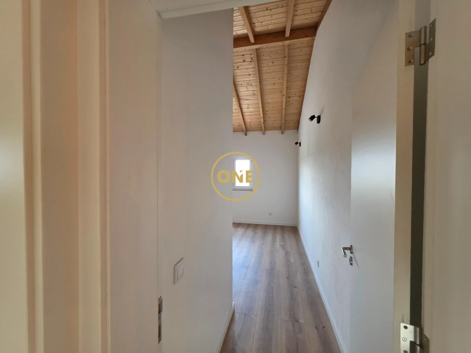 Moradia T2 para Venda em Arneiro das Milhariças Foto 25