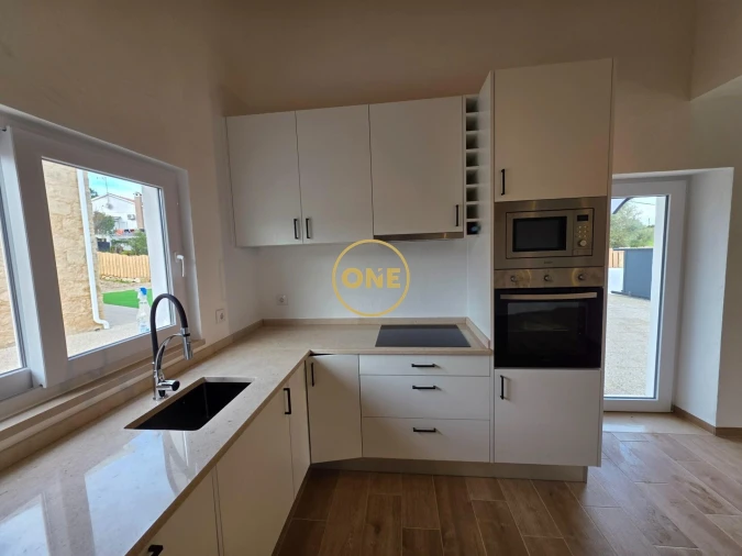 Moradia T2 para Venda em Arneiro das Milhariças Foto 5