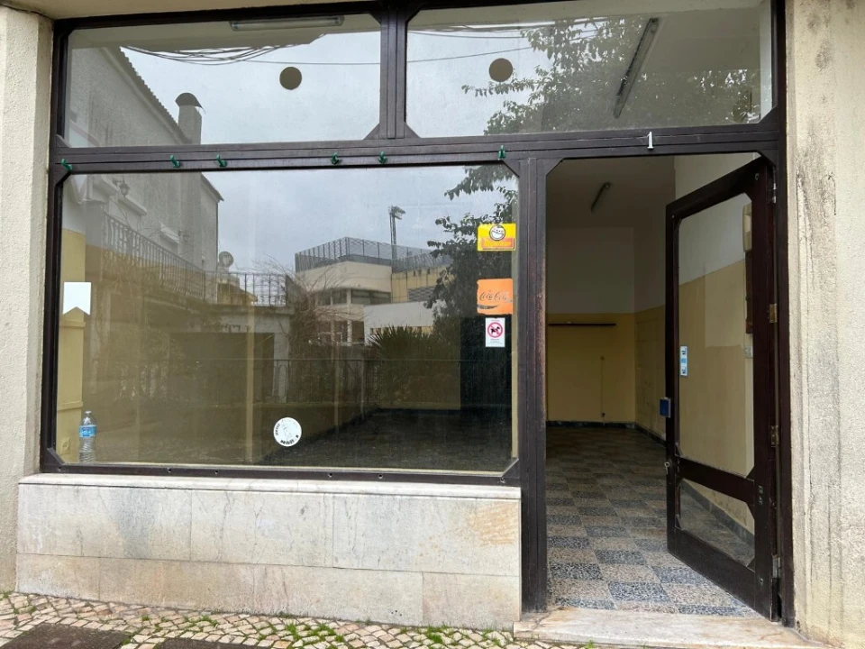 Loja para Arrendamento em Serra e Junceira Foto 3