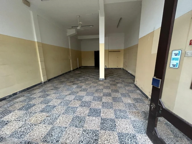 Loja para Arrendamento em Serra e Junceira Foto 2