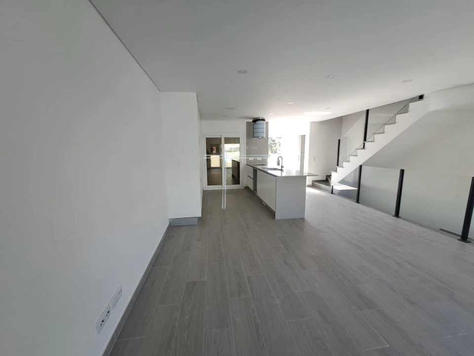 Moradia T4 para Venda em Corroios Foto 2