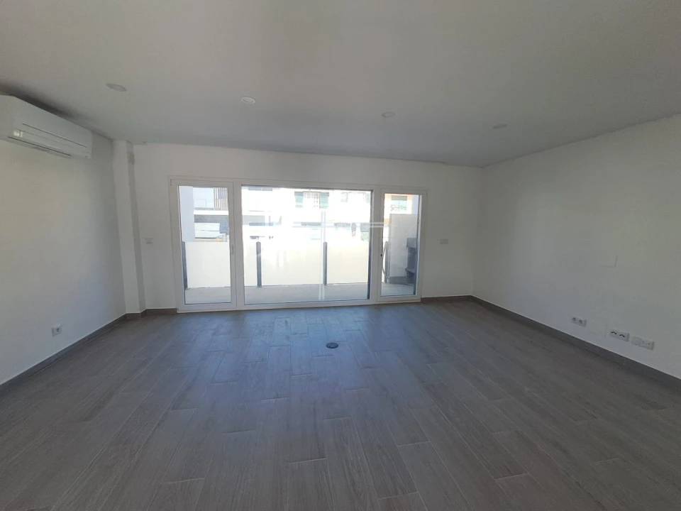 Moradia T4 para Venda em Corroios Foto 3