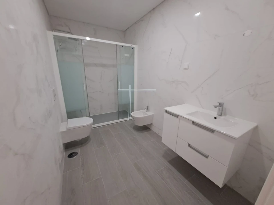 Moradia T4 para Venda em Corroios Foto 10