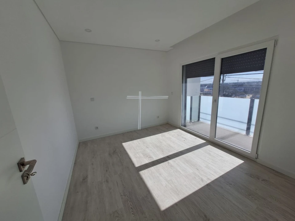 Moradia T4 para Venda em Corroios Foto 16