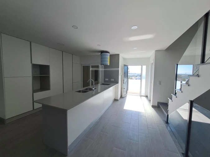 Moradia T4 para Venda em Corroios Foto 1