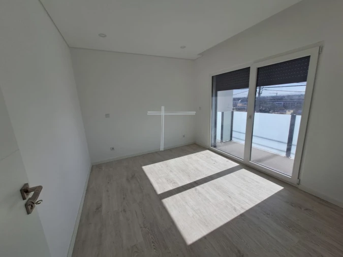 Moradia T4 para Venda em Corroios Foto 16