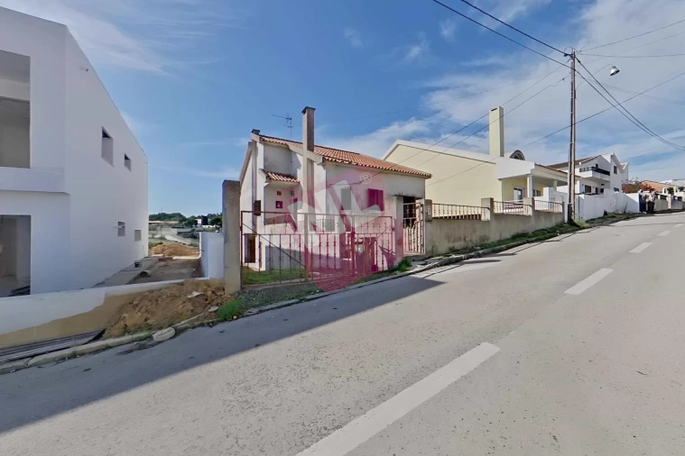 Moradia T2 para Venda em Charneca de Caparica e Sobreda Foto 1