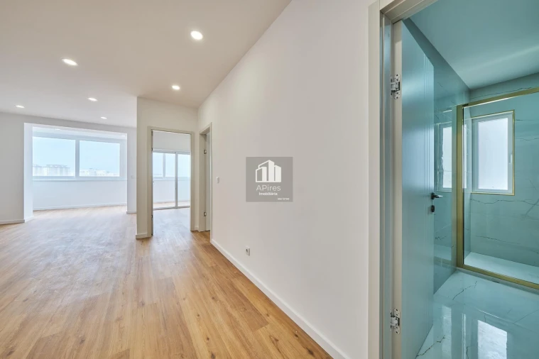 Apartamento T2 para Venda em Costa da Caparica Foto 18