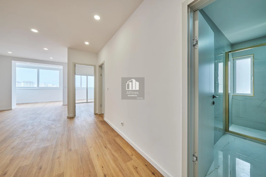 Apartamento T2 para Venda em Costa da Caparica Foto 18