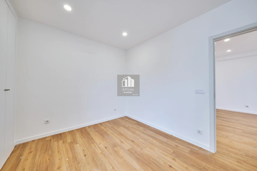 Apartamento T2 para Venda em Costa da Caparica Foto 12