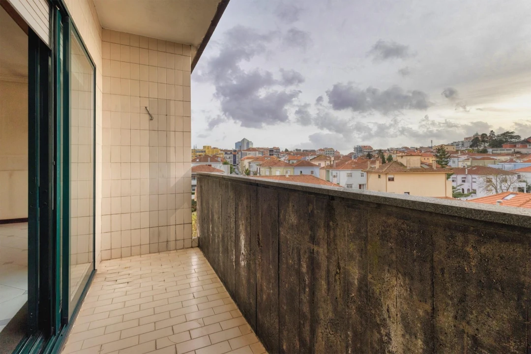 Apartamento T5 para Venda em Paranhos Foto 12