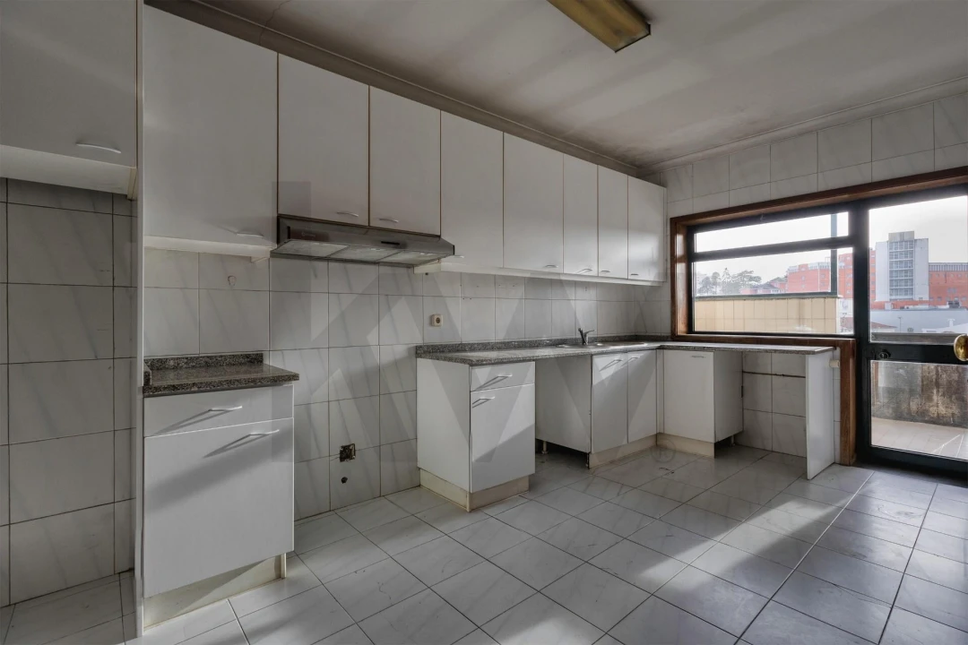 Apartamento T5 para Venda em Paranhos Foto 13