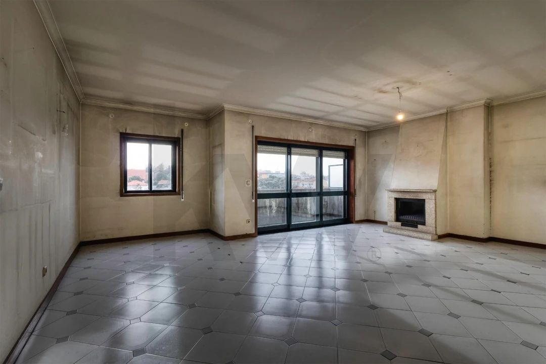 Apartamento T5 para Venda em Paranhos Foto 8