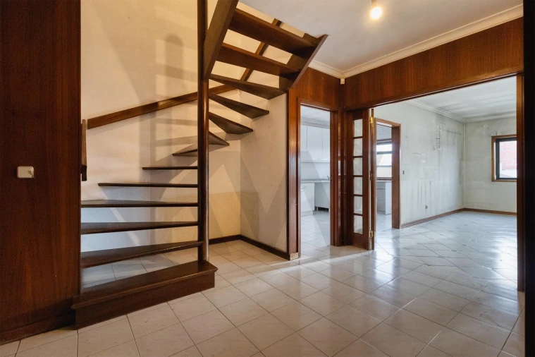 Apartamento T5 para Venda em Paranhos Foto 4