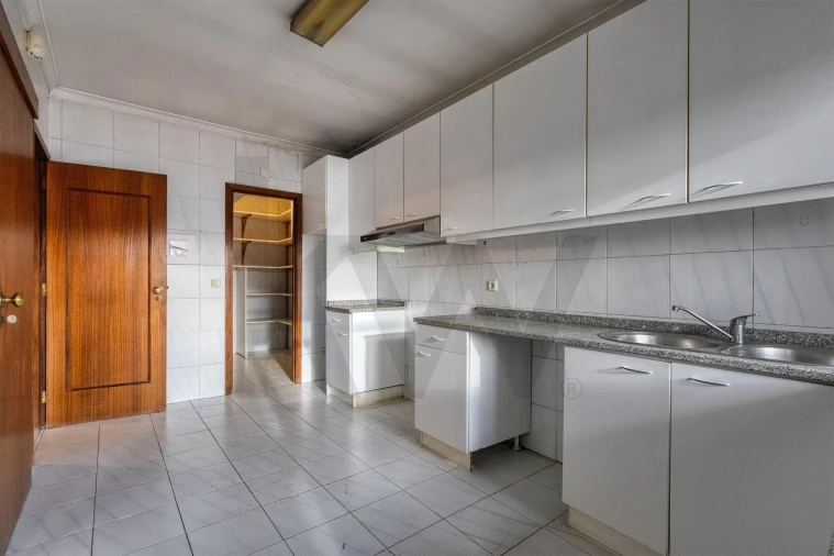 Apartamento T5 para Venda em Paranhos Foto 14
