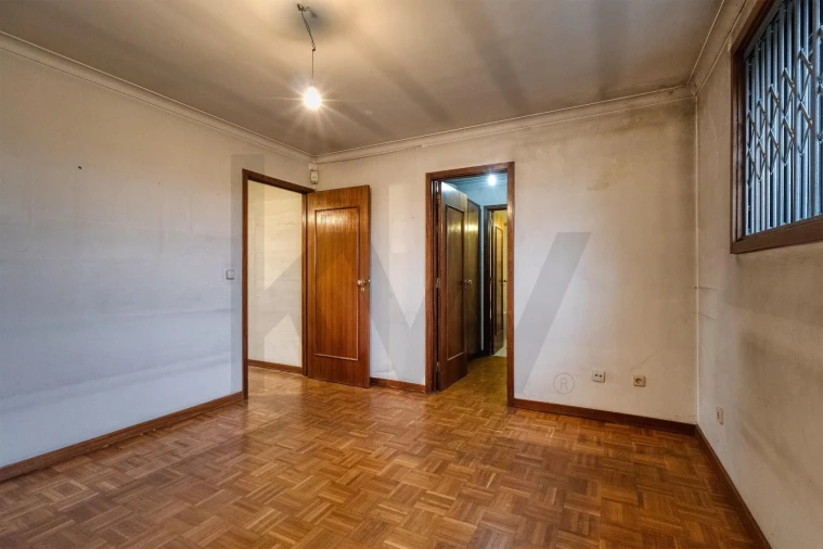 Apartamento T5 para Venda em Paranhos Foto 36