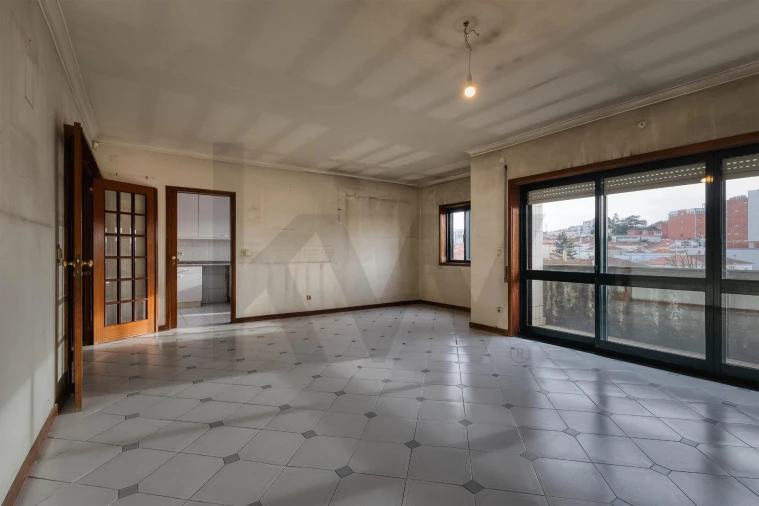 Apartamento T5 para Venda em Paranhos Foto 9