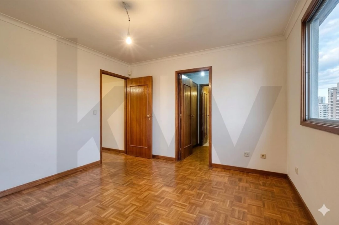 Apartamento T5 para Venda em Paranhos Foto 37