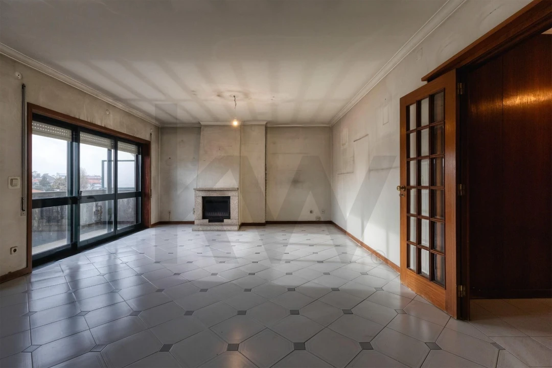 Apartamento T5 para Venda em Paranhos Foto 7