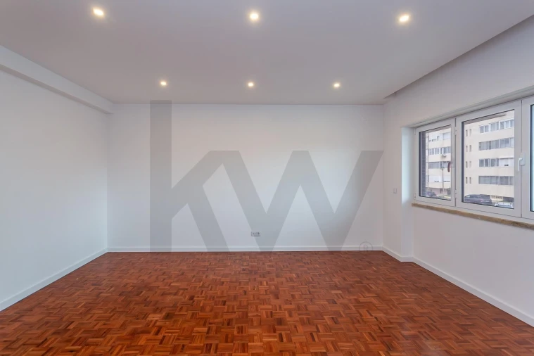 Apartamento T4 para Arrendamento em Algés, Linda-A-Velha e Cruz Quebrada-Dafundo Foto 14